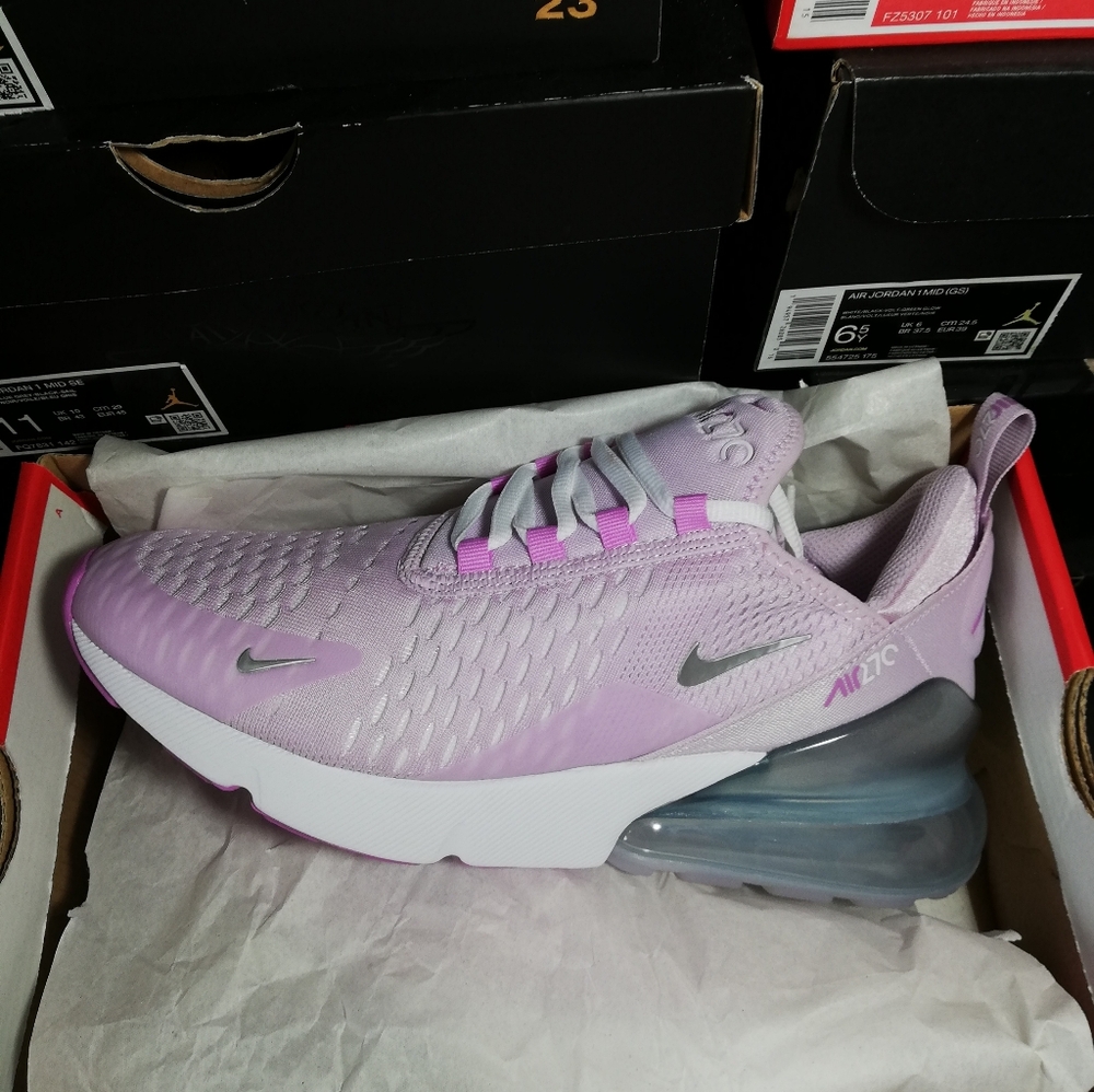 NIKE AIR MAX 270S WOMEN US SIZE 8.5 BRAND NEW IN BOX